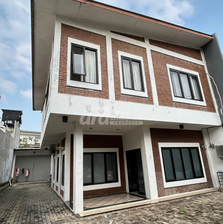 Perumahan Rumah Besar dan Luas 2 Lantai – Bintaro, Jakarta Selatan